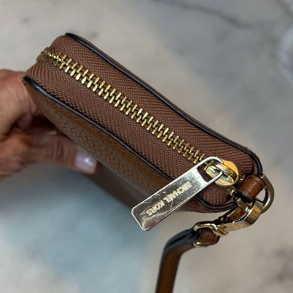 Michael Kors Pebbled Leather Full Zip Jet Set Continental Wallet - Picture 7 of 16